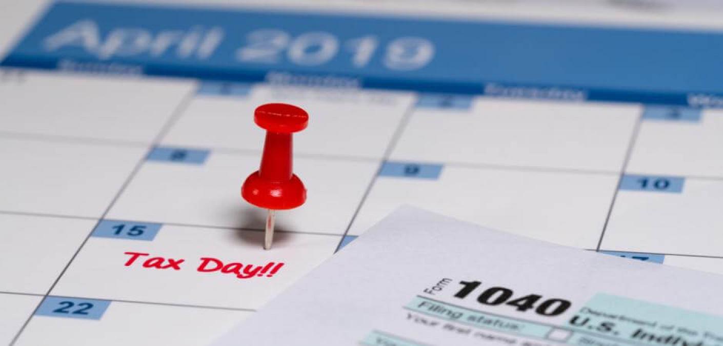 Calendar with Tax Day marked